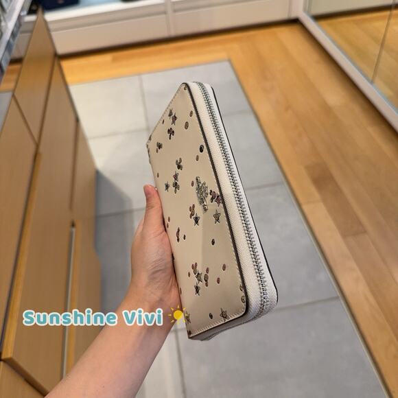 NWT Coach Long Zip Around Wallet With Star Print CCL38 Chalk Silver - Picture 2 of 8